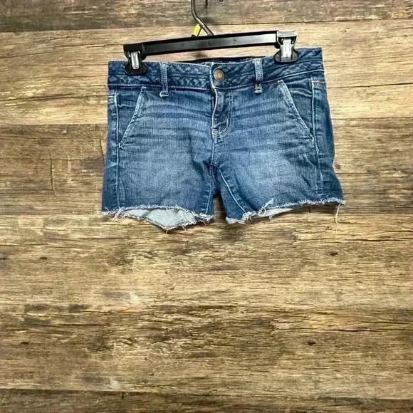 American Eagle Outfitters Blue Jean Stretch Shorts Size 4 - Picture 2 of 4
